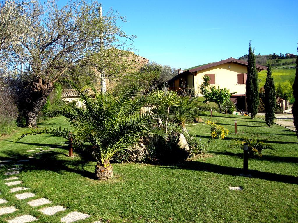 Agriturismo Tenuta Santa Maria Notaresco Eksteriør billede